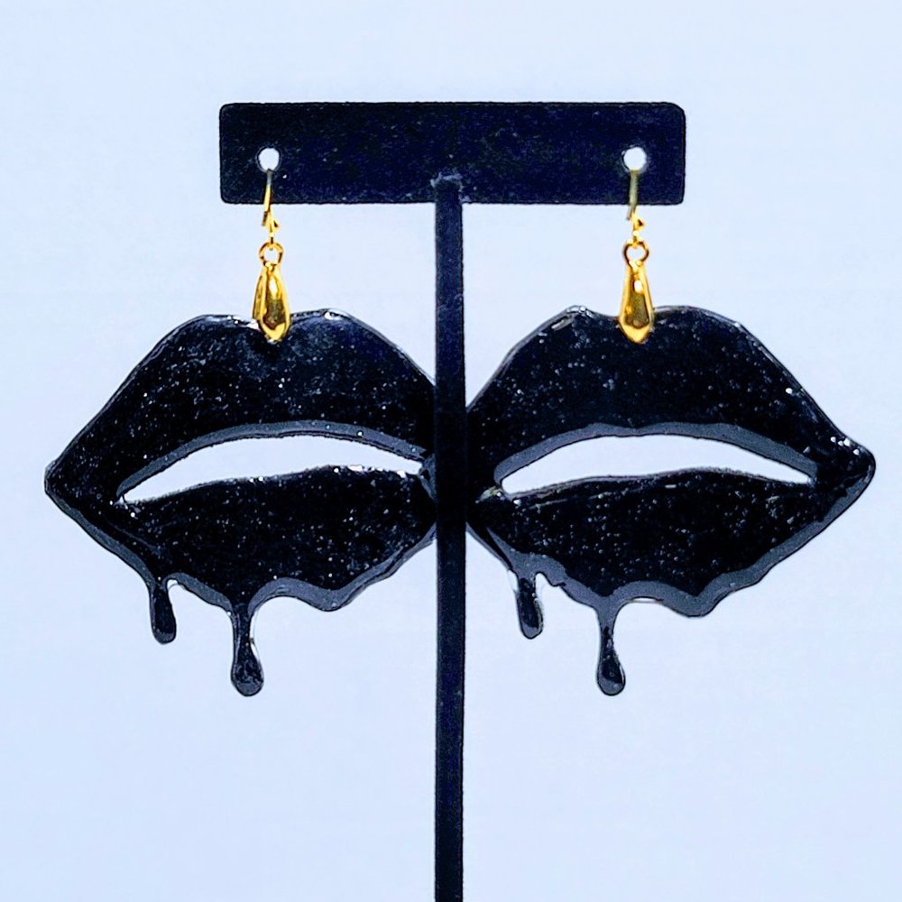 ⭐️SOLD⭐️🆕MBM "Black Gold" Drip Lip Earrings 3" - Picture 7 of 13